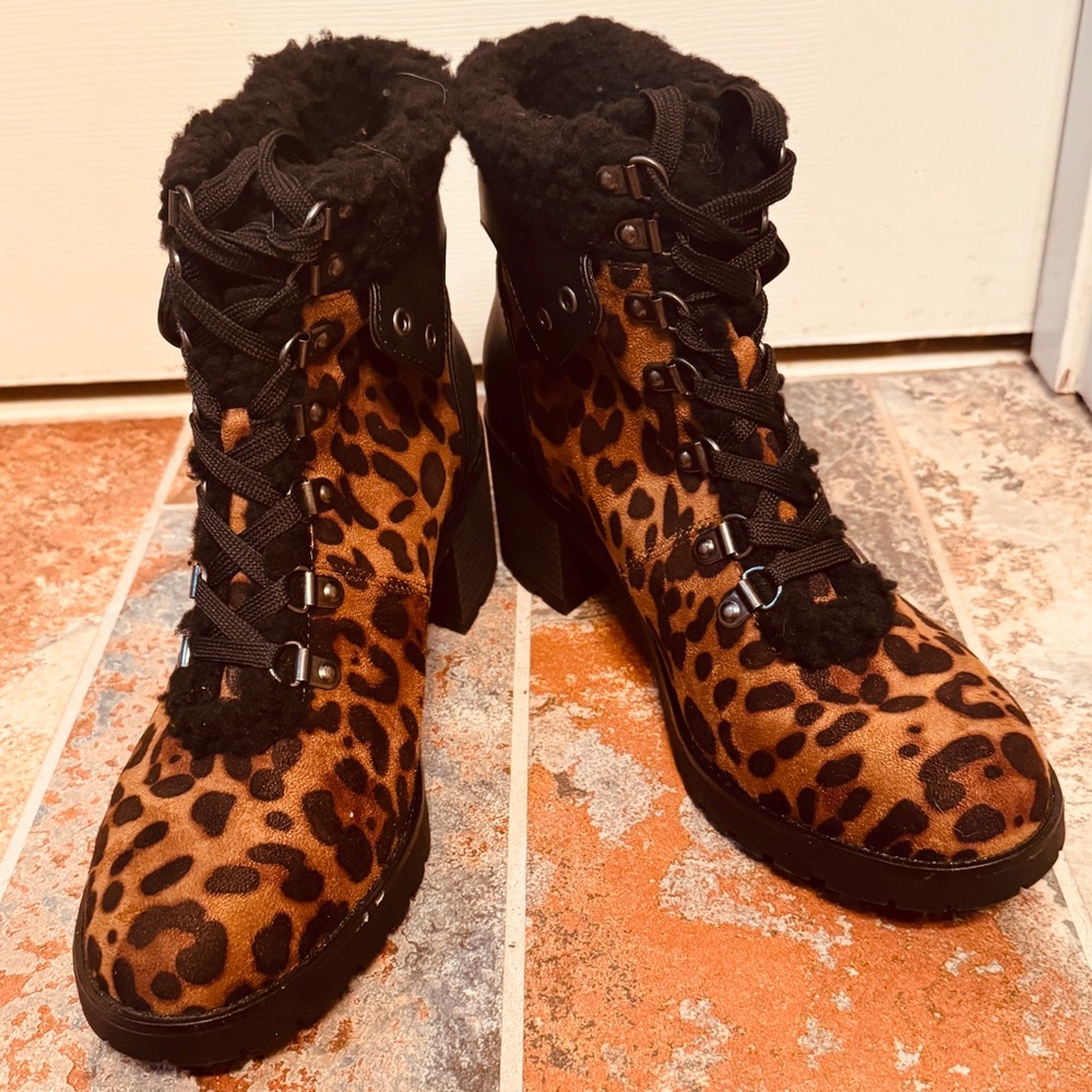🐅Jane and the Shoe Warm Leopard Print Fur Top Lace Up Combat Boots!